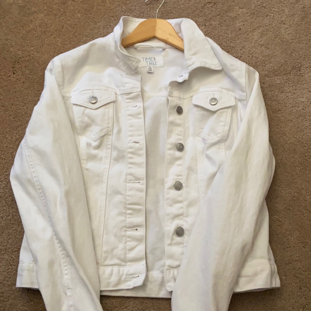 Time and TRU white Jean jacket size small. Never worn.